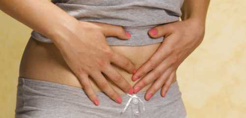 Болит желудок при менструации от употребления алкогольных напитков